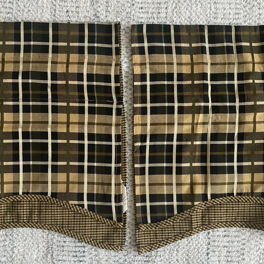 Waverly Fairfield Valance in Black and Gold  Plaid